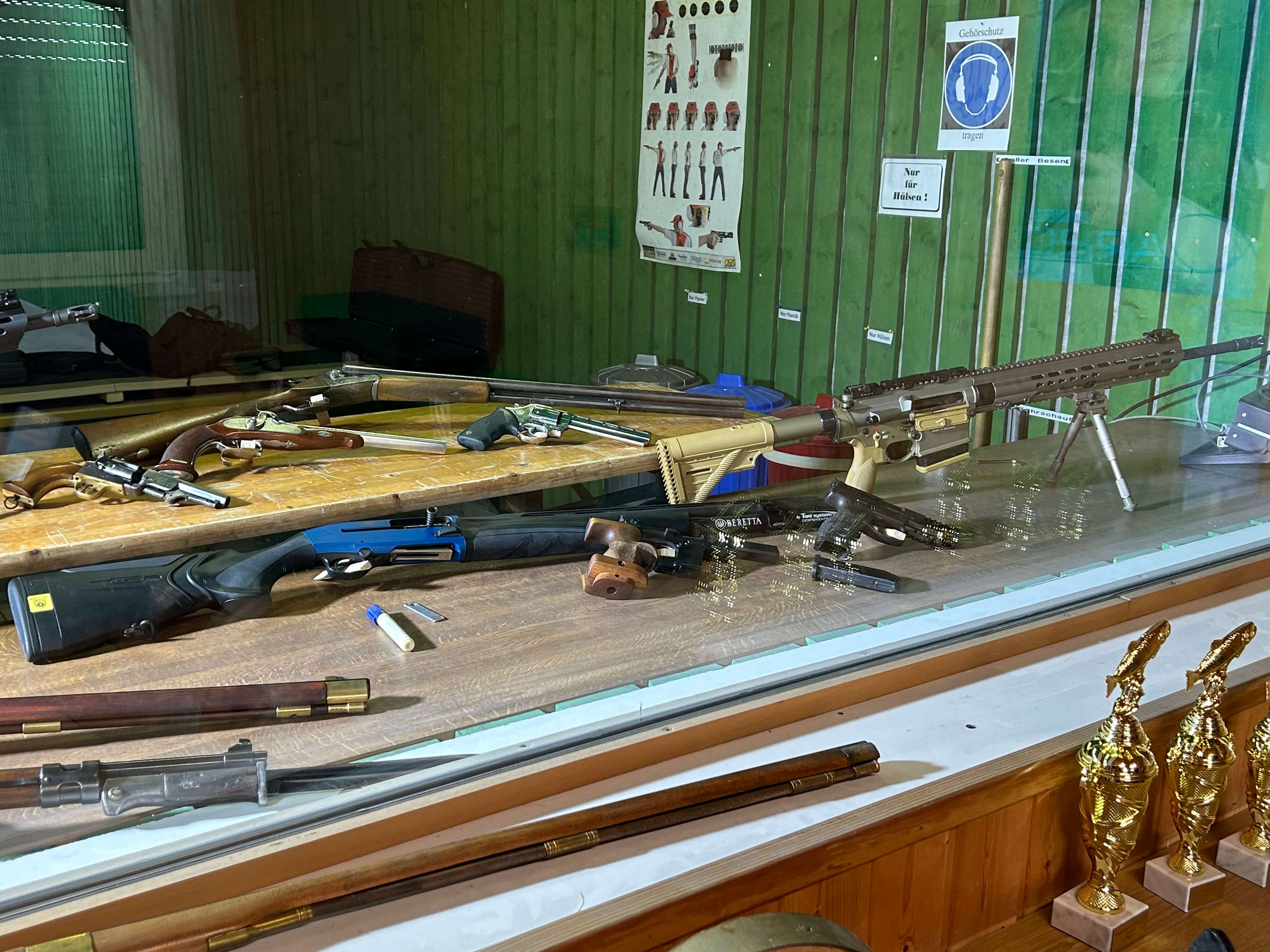 Blick auf die Auswertungstische Fischerfestpokal