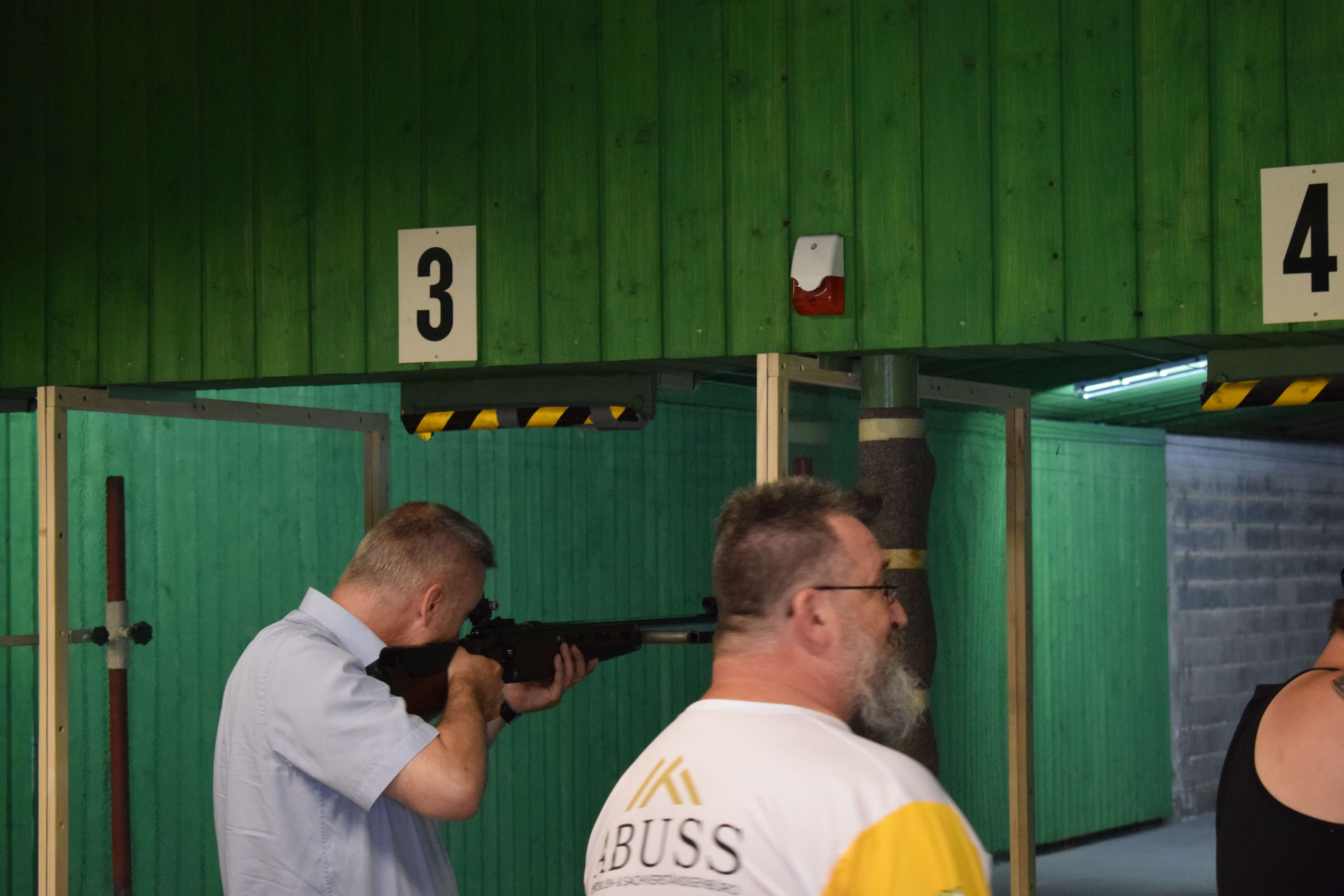 Teilnehmer am Schießstand Fischerfestpokal